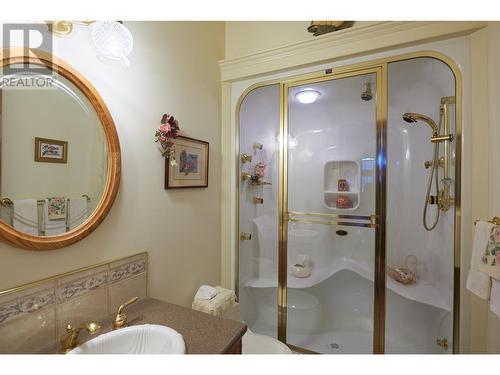6027 Walnut Road, Horse Lake, BC - Indoor Photo Showing Bathroom