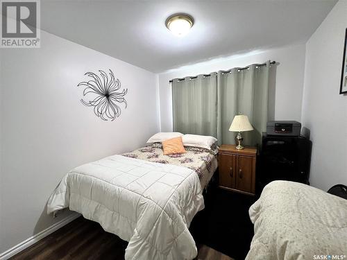 231-233 18Th Avenue Ne, Swift Current, SK - Indoor Photo Showing Bedroom