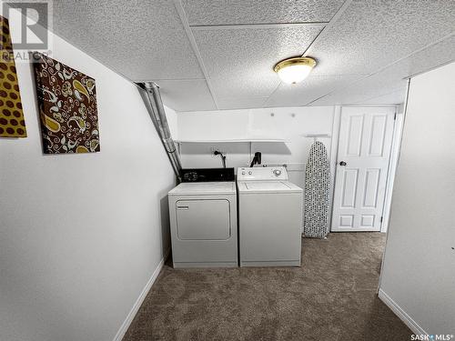 221 Dufferin Street E, Swift Current, SK - Indoor Photo Showing Laundry Room
