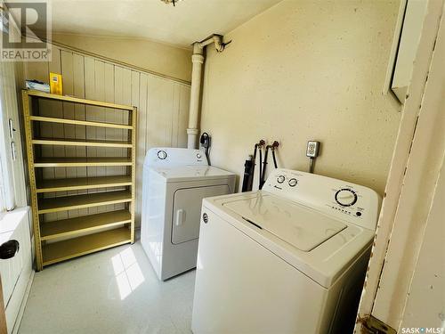 136 5Th Avenue Ne, Swift Current, SK - Indoor Photo Showing Laundry Room