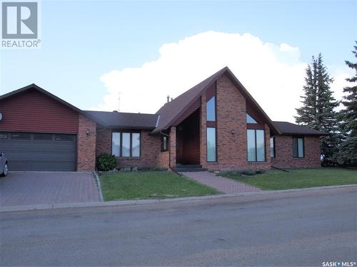 316 8Th Street W, Leader, SK - Outdoor With Facade