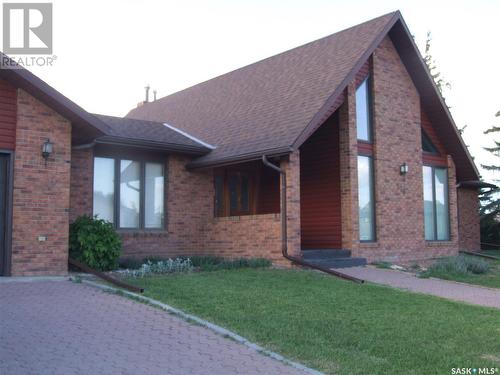 316 8Th Street W, Leader, SK - Outdoor