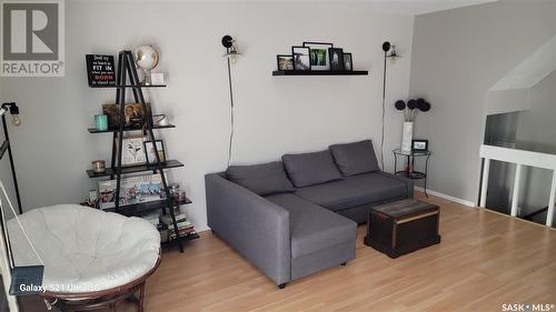 I 4208 Castle Road, Regina, SK - Indoor Photo Showing Living Room