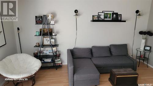I 4208 Castle Road, Regina, SK - Indoor Photo Showing Living Room