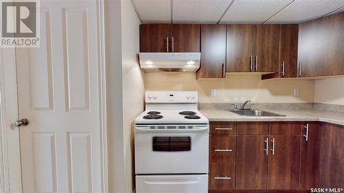 32 Nollet Avenue, Regina, SK - Indoor Photo Showing Kitchen