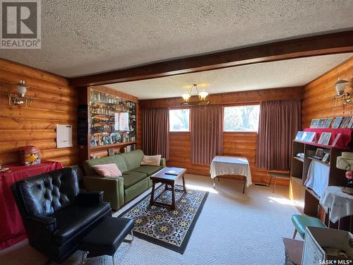 2 Churchill Place, Kindersley, SK - Indoor Photo Showing Living Room
