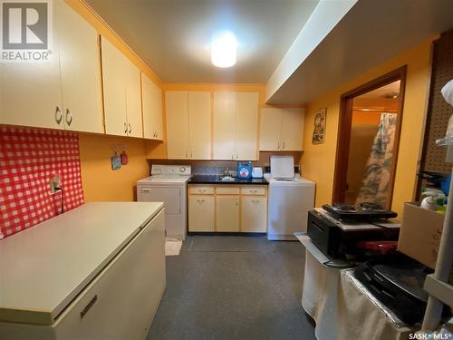 2 Churchill Place, Kindersley, SK - Indoor Photo Showing Laundry Room