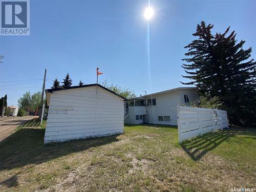 2 Churchill Place, Kindersley, SK - Outdoor