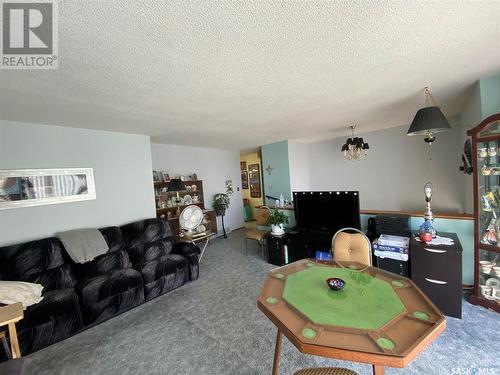 2 Churchill Place, Kindersley, SK - Indoor Photo Showing Living Room