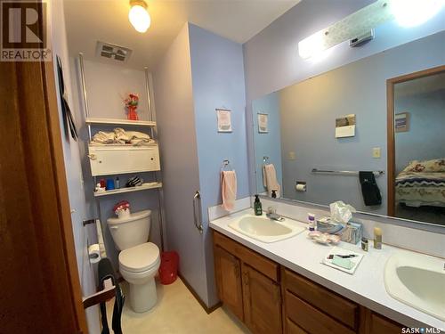 2 Churchill Place, Kindersley, SK - Indoor Photo Showing Bathroom
