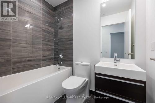 1210 - 39 Roehampton Avenue, Toronto, ON - Indoor Photo Showing Bathroom
