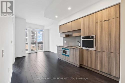 1210 - 39 Roehampton Avenue, Toronto, ON - Indoor Photo Showing Kitchen