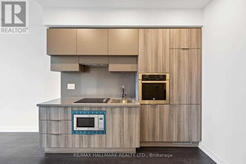 1210 - 39 Roehampton Avenue, Toronto, ON - Indoor Photo Showing Kitchen